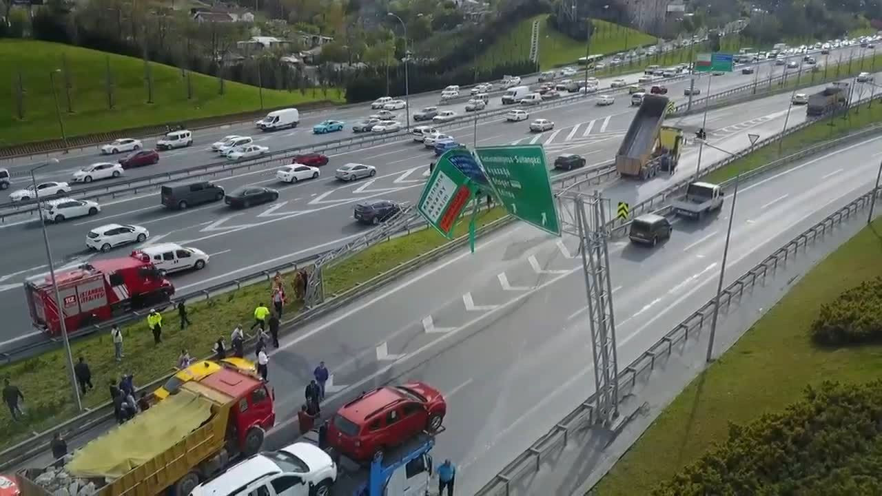 Seyrantepe'de damperi açık hafriyat kamyonu trafiği birbirine kattı - Sayfa:1