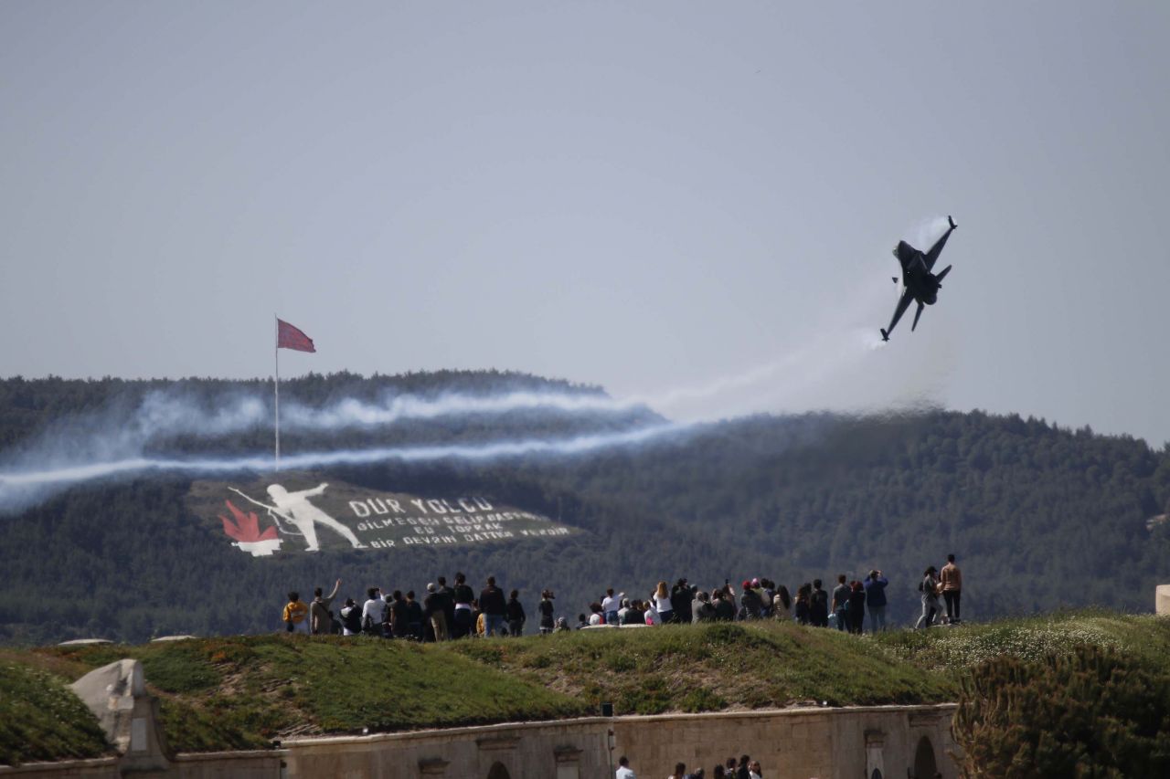 SOLOTÜRK Çanakkale'de çocuklar için uçtu - Sayfa:8