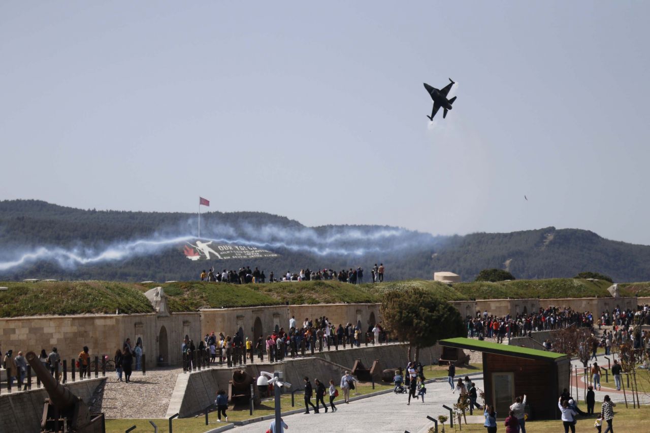 SOLOTÜRK Çanakkale'de çocuklar için uçtu - Sayfa:9