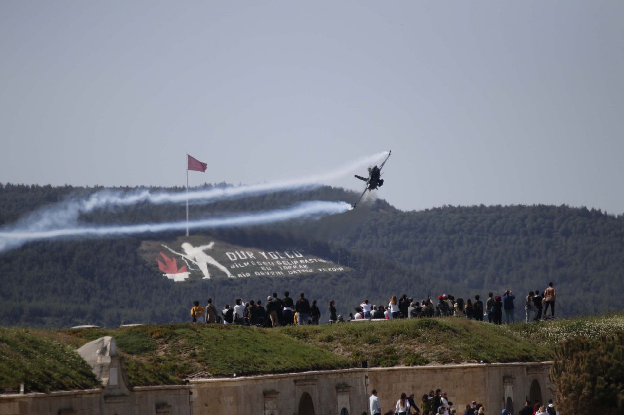 SOLOTÜRK Çanakkale'de çocuklar için uçtu - Sayfa:3