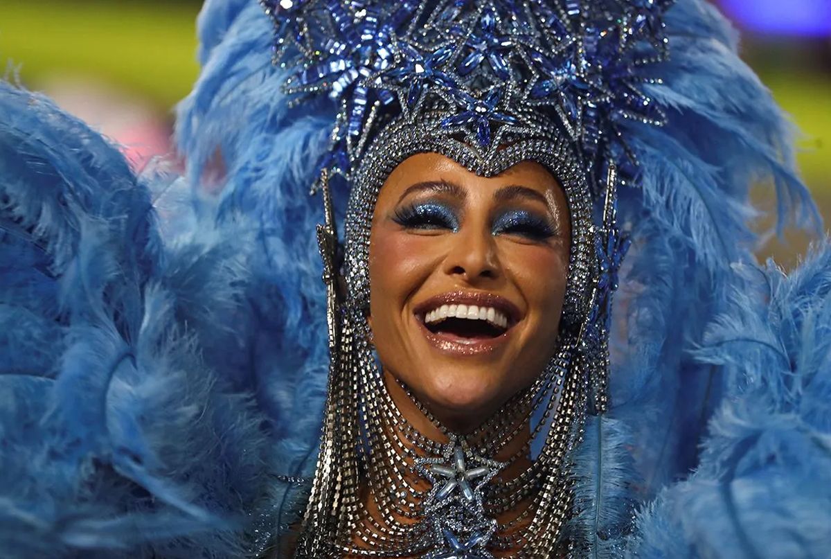 Rio Karnavalı coşkulu başladı. Rio Karnavalı'nda seksi danslar büyük beğeni topladı. Covid-19 nedeniyle iki yıl ara verilen Rio Karnavalı'ndan çarpıcı görüntüler... - Sayfa:14