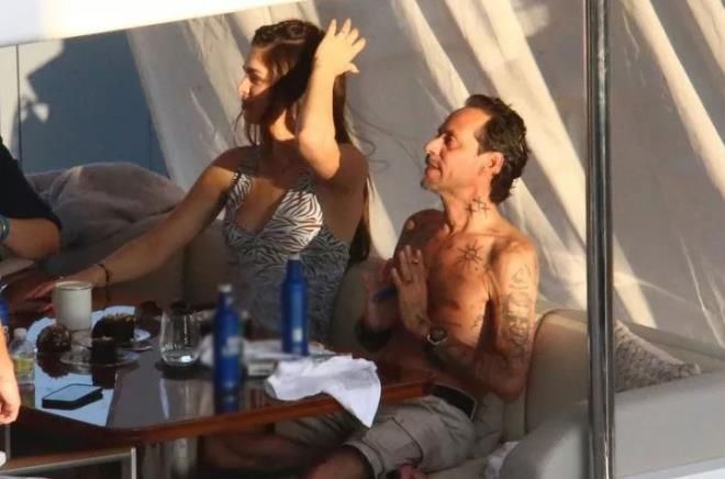 53 yaşındaki şarkıcı Marc Anthony aşka geldi! 30 yaş küçük nişanlısını öpmelere doymadı - Sayfa:1