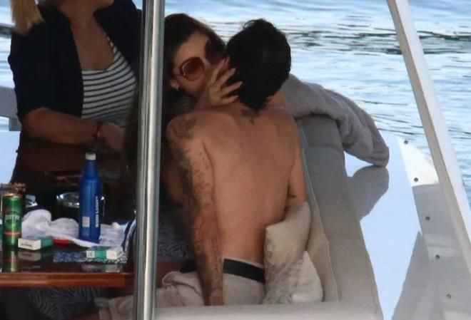 53 yaşındaki şarkıcı Marc Anthony aşka geldi! 30 yaş küçük nişanlısını öpmelere doymadı - Sayfa:3