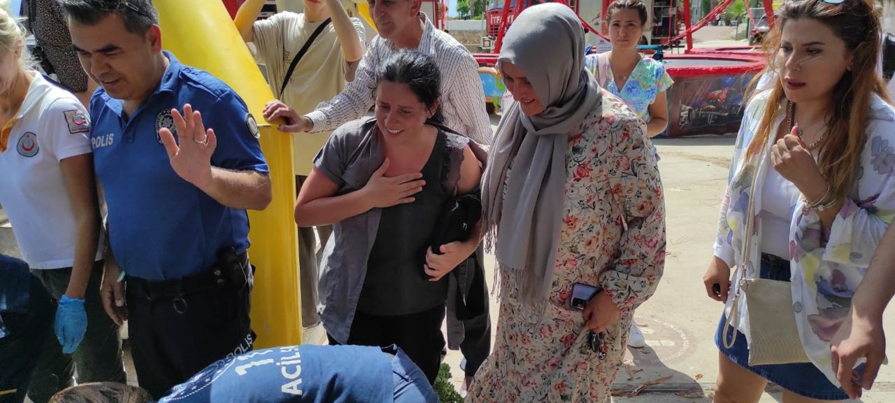 'Lunapark'ta korku dolu anlar. Antalya'nın Muratpaşa ilçesindeki lunaparkta 'disko' adlı oyuncak felaketleri oldu. Baş aşağı kurtarılmayı beklediler, aileler kriz geçirdi - Sayfa:2