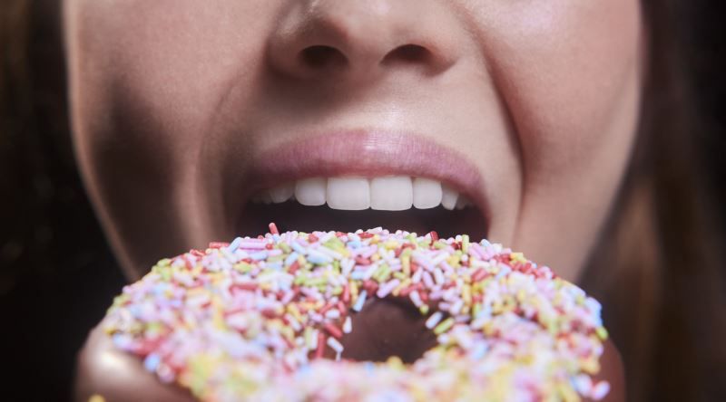 Şeker bağımlılığı düşündüğünüz kadar basit değil. Şekere bağımlı olmanın altında birden çok sebep yatıyor. İşte şeker bağımlılığının altında yatan sebepler... - Sayfa:3
