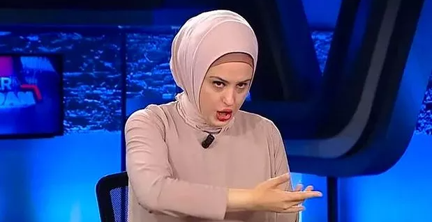 Canlı yayında cin çıkarma seansı yapan Pelin Hürman'ın eski hali ortaya çıktı. Görenlerin ağzı açık kaldı - Sayfa:1