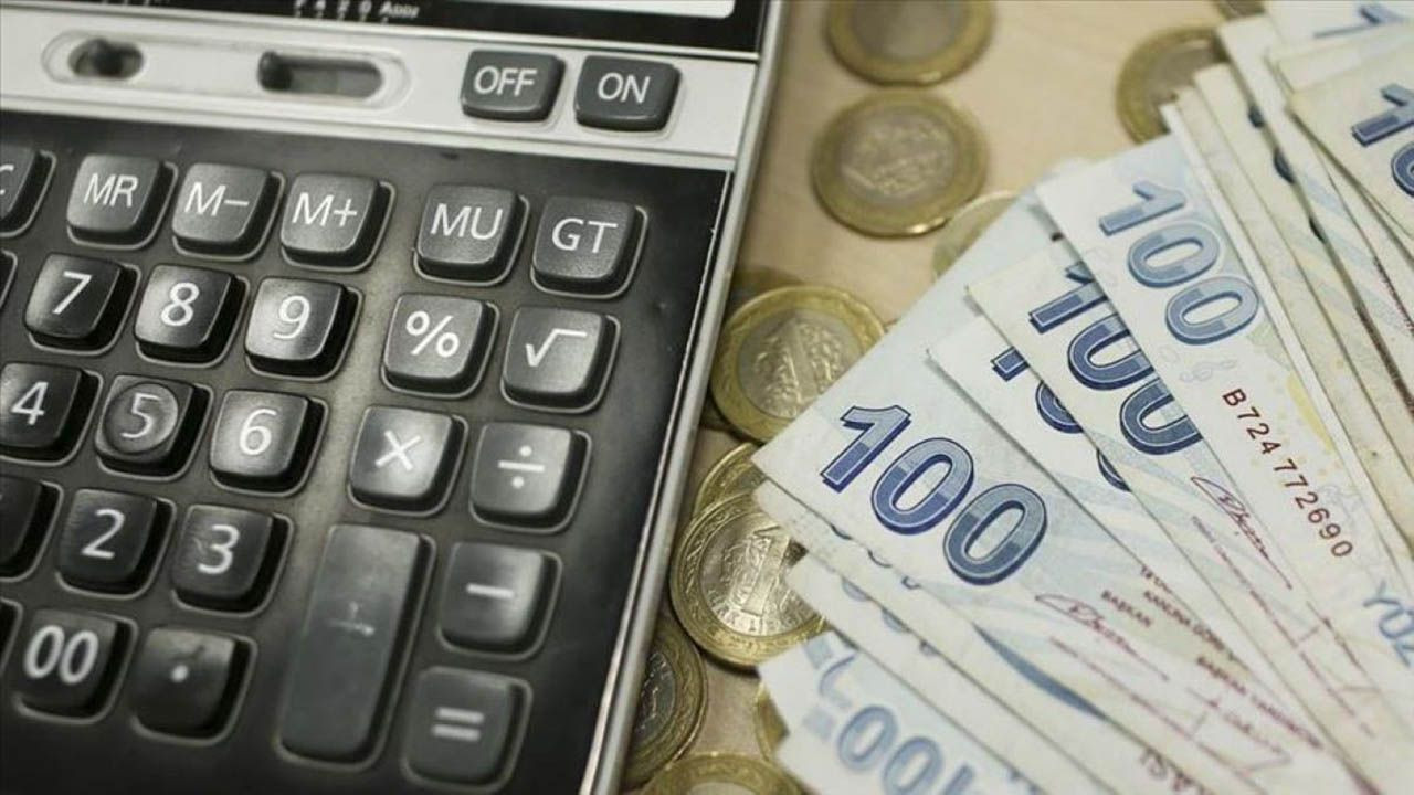 Harç, ceza ve vergilere 125 zam geliyor. Yeniden değerleme oranı belli oldu Ünlü ekonomi yazarı Alaattin Aktaş, 2023 yılında uygulanacak yeniden değerleme oranı zammını yazdı - Sayfa:3