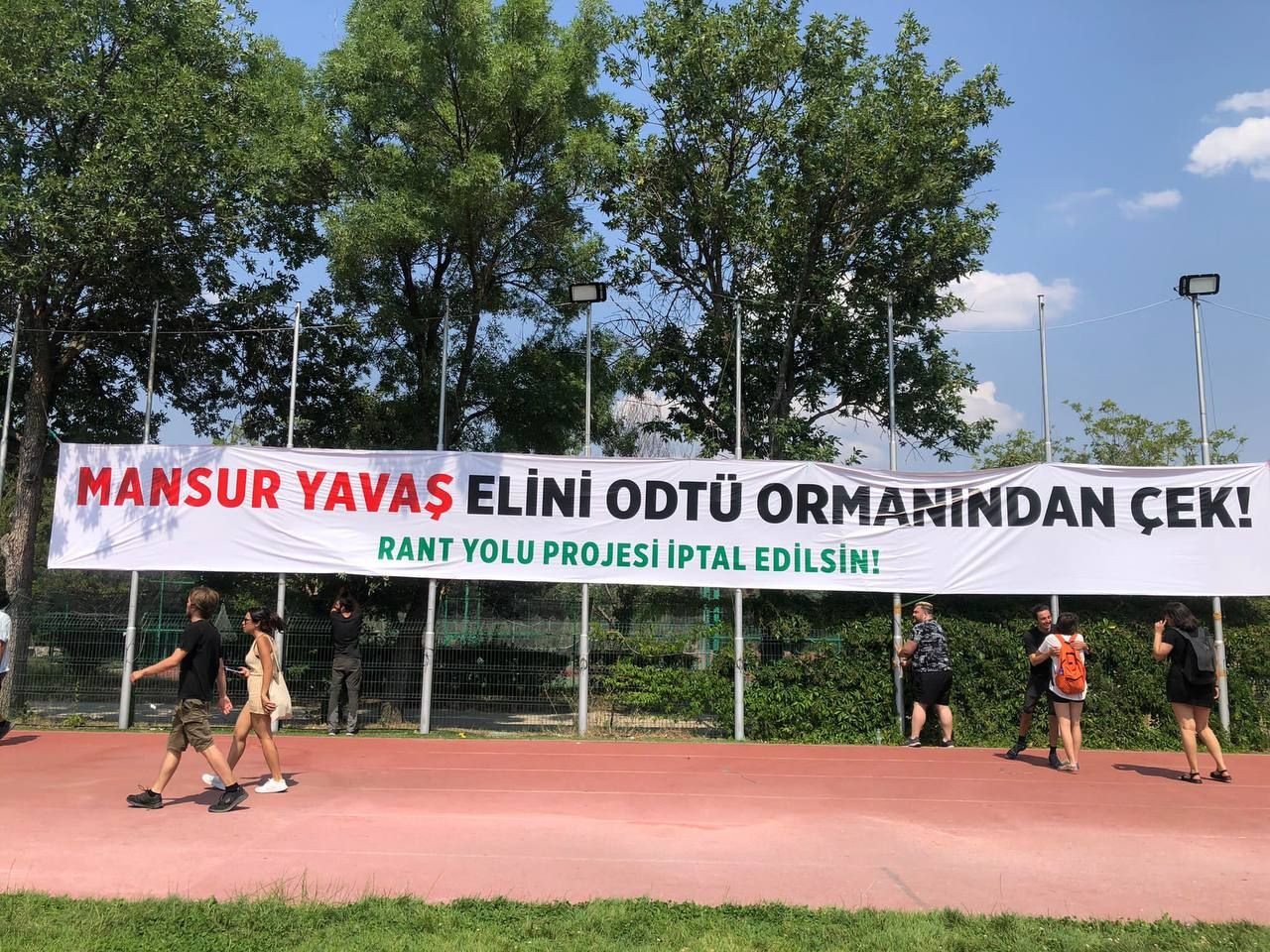 ODTÜ Mezuniyet Töreni'ne yine pankartlar damga vurdu - Sayfa:1