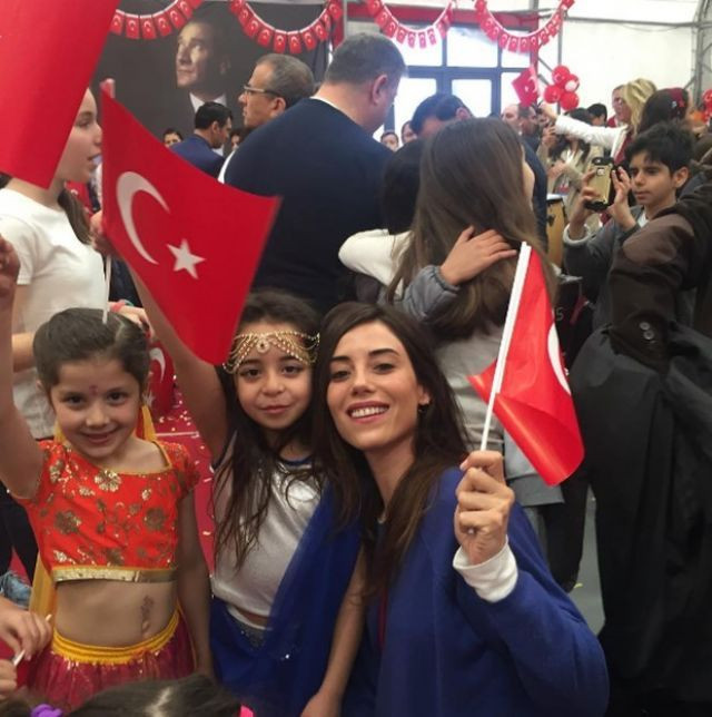 Ünlülerden 23 Nisan paylaşımları - Sayfa:1